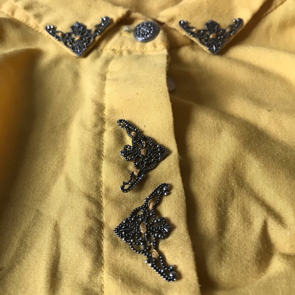 Oversized Yellow Blouse with Metal Accents - Picture 4 of 5